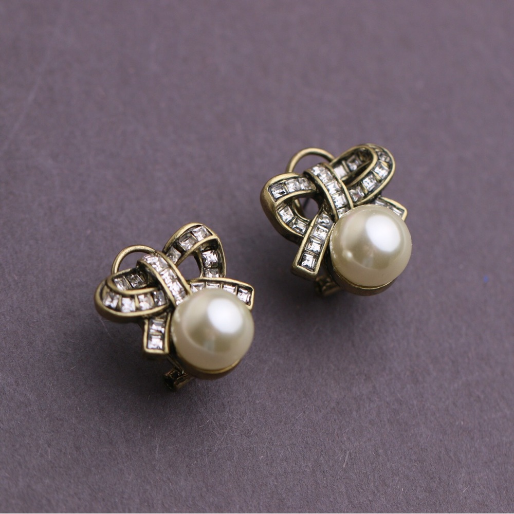 Heidi Daus Tie Pearl Studs